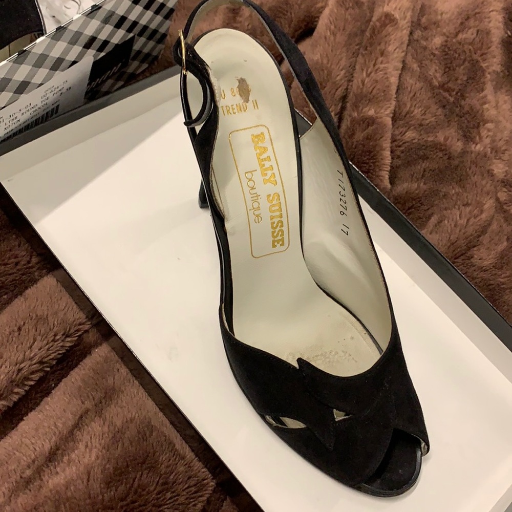 Bally Suisse Suede Open Toe Shoe.  Remarkable Condition Size 9